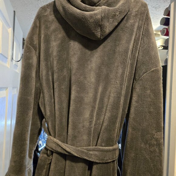 Cozy Gray Bathrobe - Picture 3 of 5